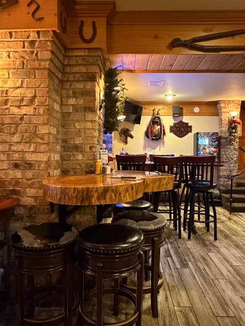 Jug's Hitching Post Saloon & Grill — photo 5