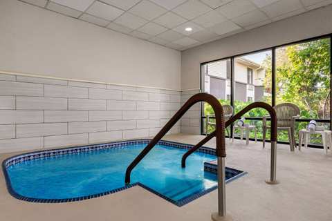 Super 8 by Wyndham Germantown/Milwaukee — photo 3