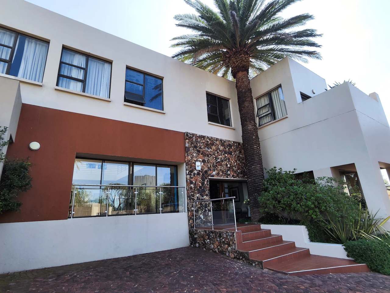 Pathways Guest House - Bed and Breakfast — photo 1