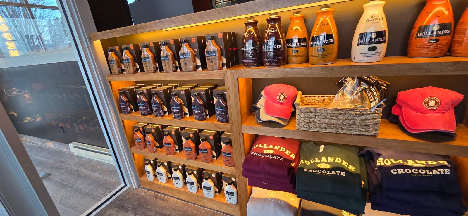 Hollander Chocolate Co. & Tulip Cafe — photo 1