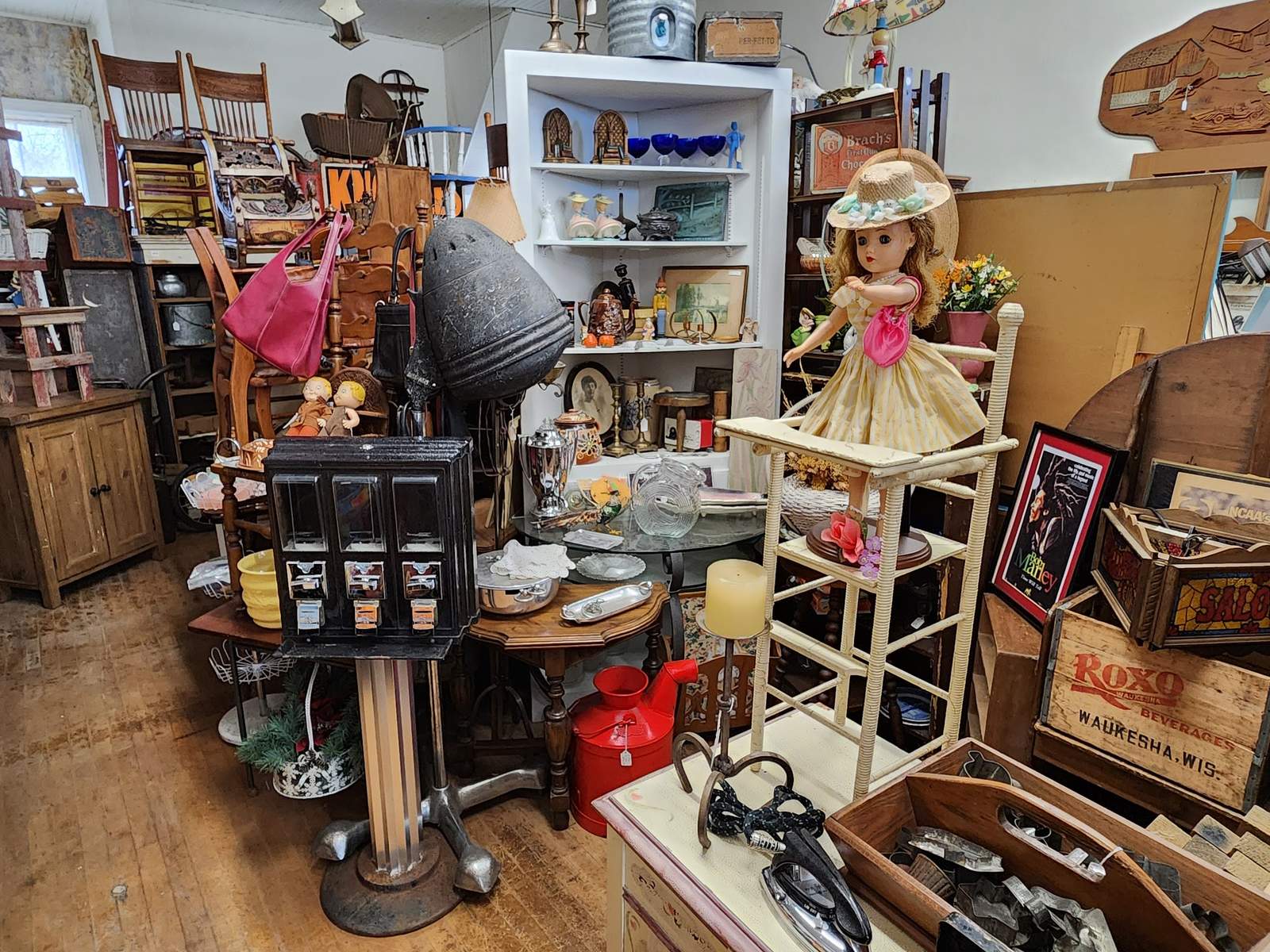 Olde World General Store Antiques / Collectibles — photo 4