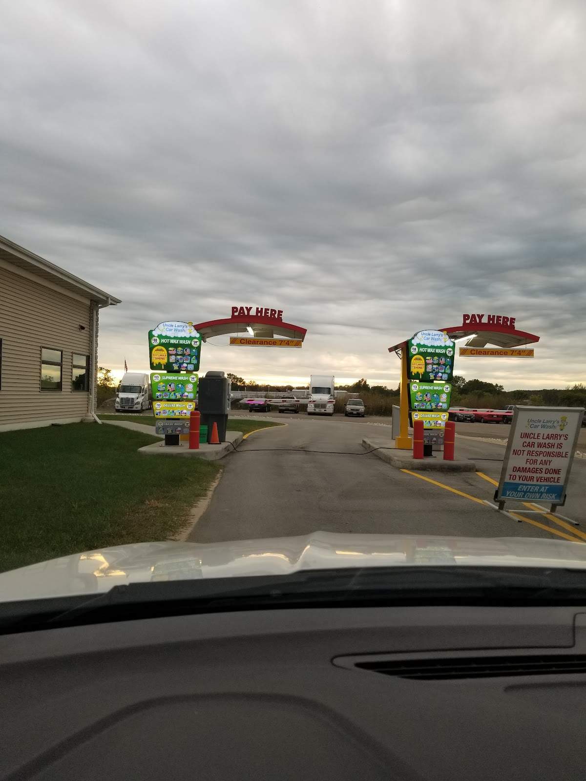 Uncle Larrys Car Wash — photo 4