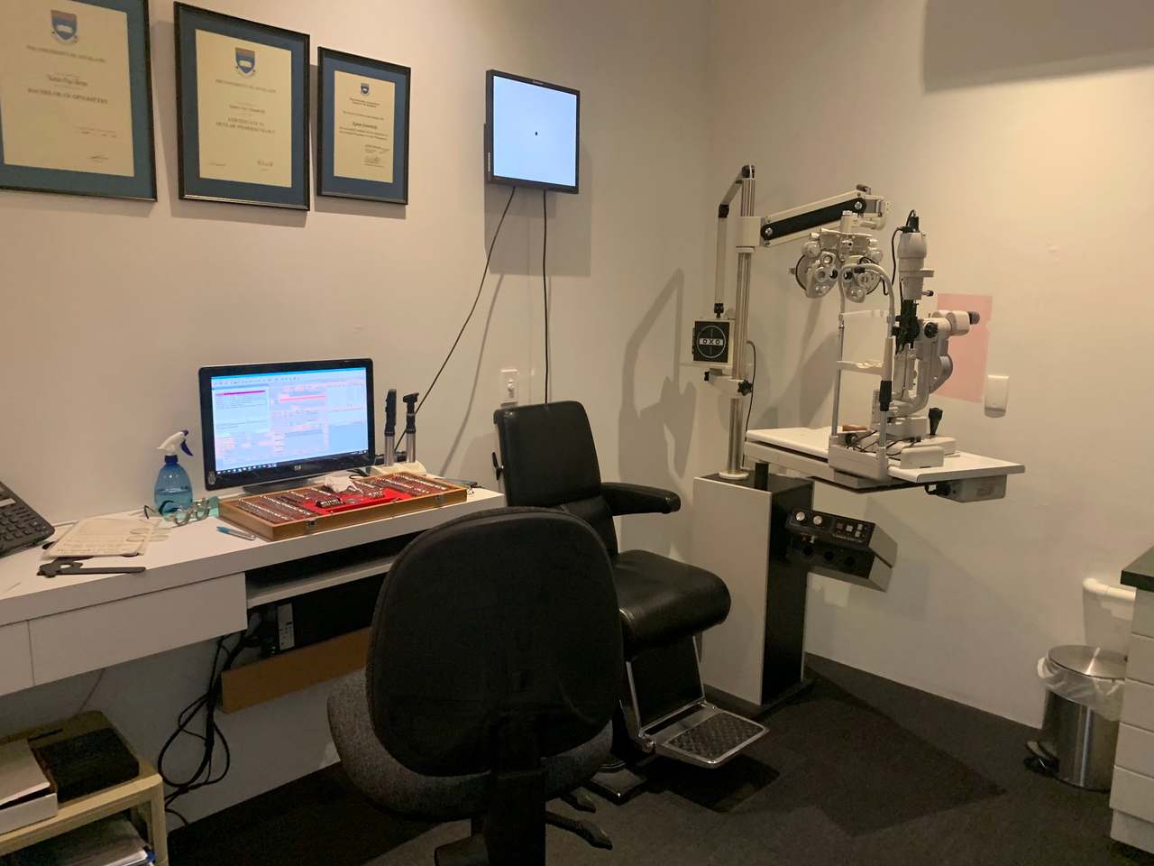 Black Gates Optometrists — photo 1