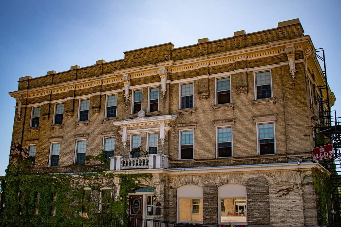 The Port Hotel — photo 1