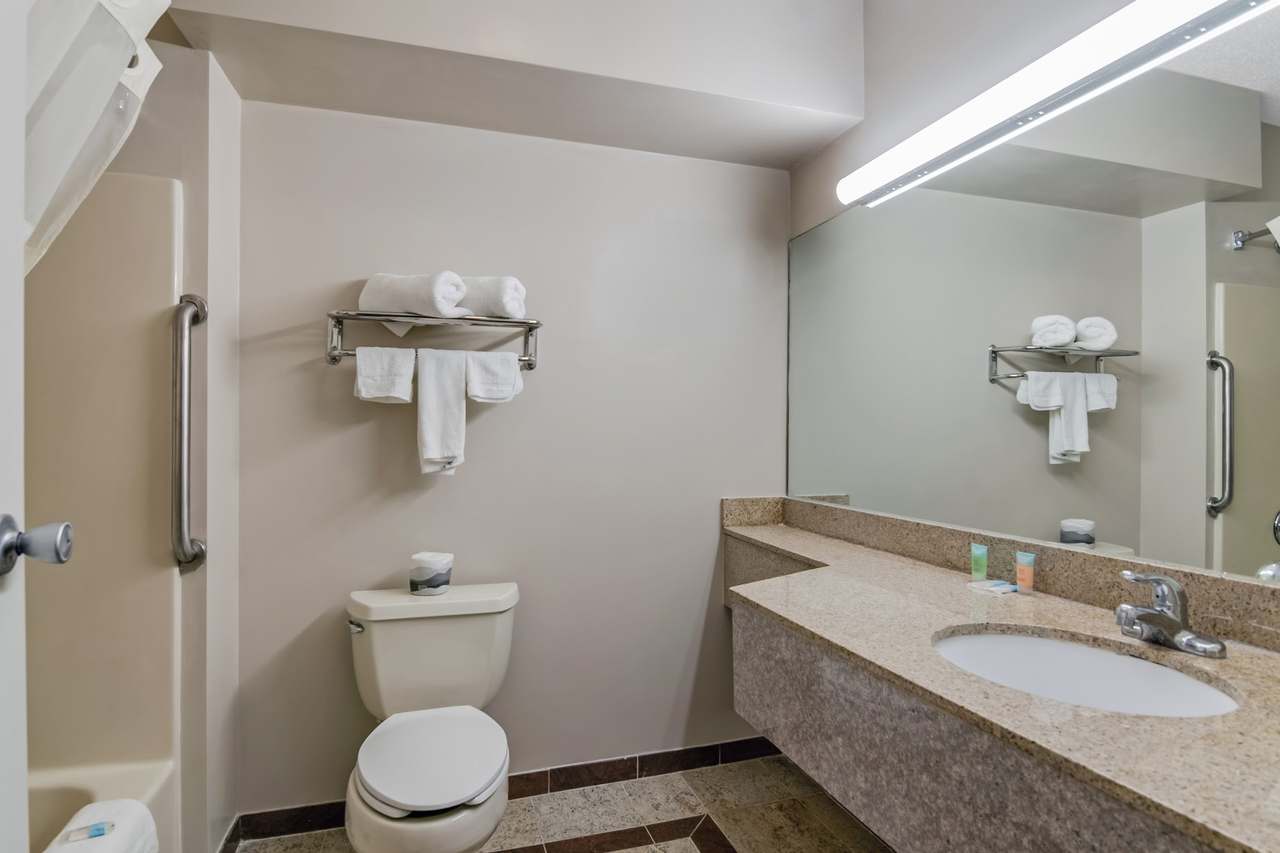 Americas Best Value Inn Torrington — photo 3