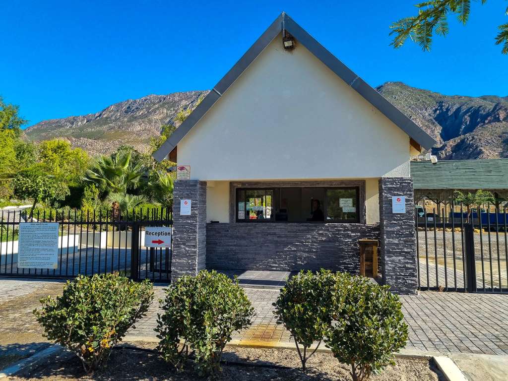 Montagu Guano Cave Resort