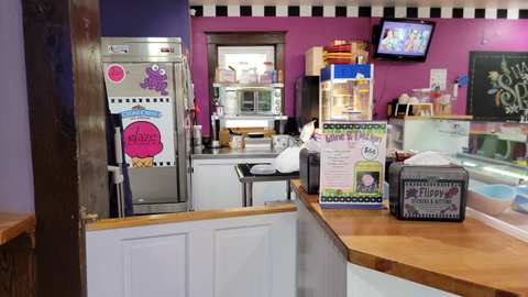 Glaze Art & Ice Cream — photo 3