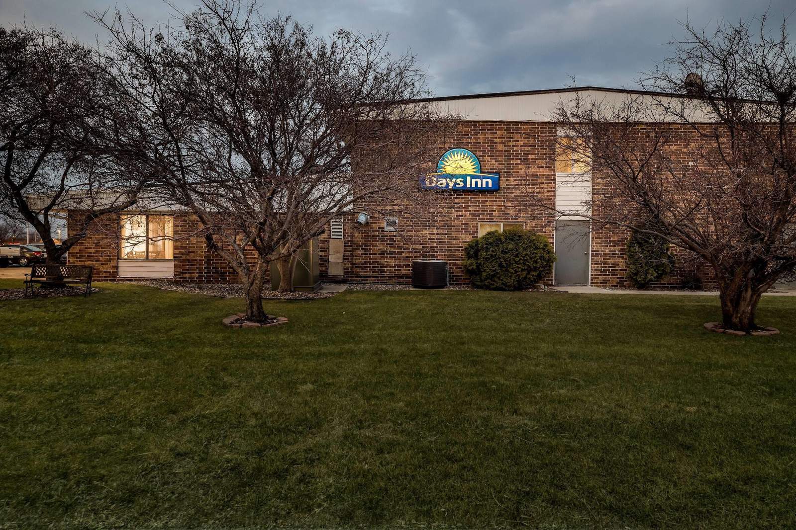 Days Inn by Wyndham Fond du Lac — photo 1